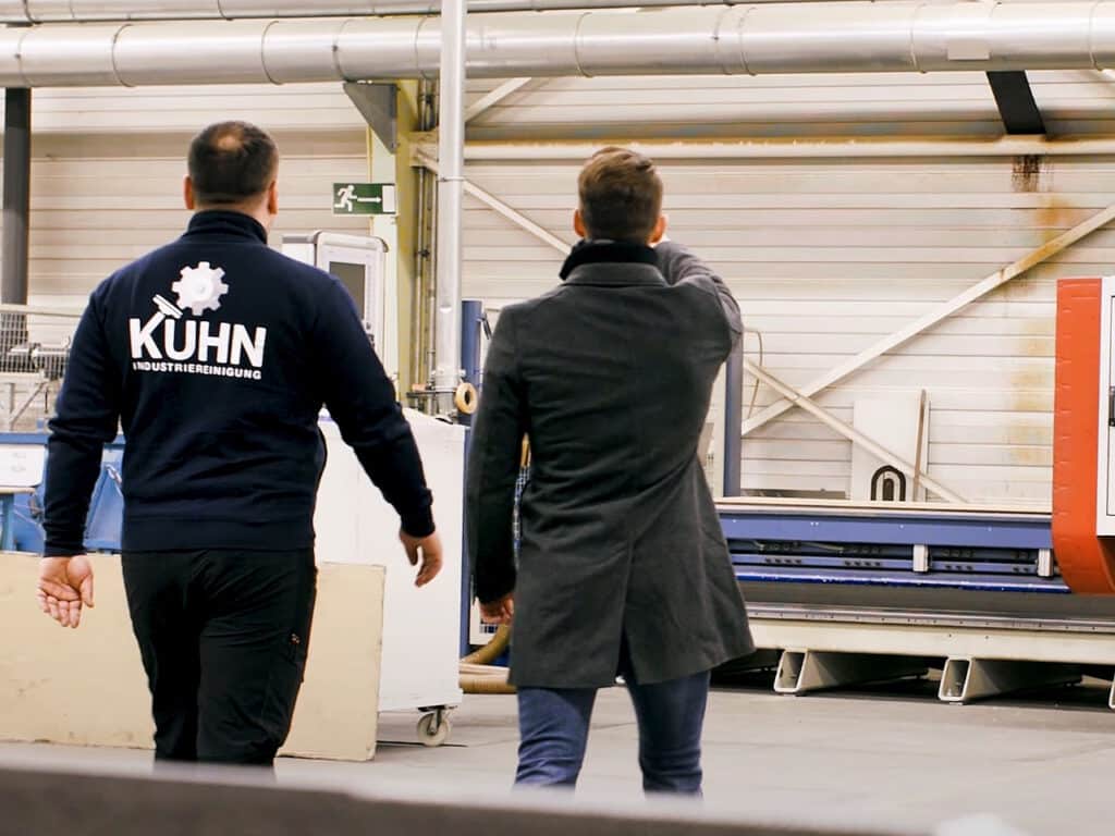 Trockeneisreinigung in der Industrie zur schonenden Reinigung von Maschinen und Anlagen